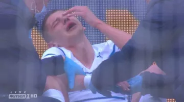 Покинул поле со слезами на глазах: Миколенко получил травму в матче с Зарей и был заменен в первом тайме