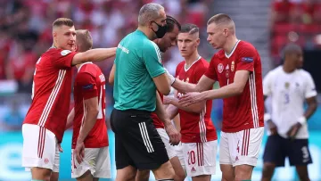 Капитан сборной Венгрии получил тепловой удар во время матча Евро-2020 с Францией