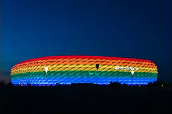 УЕФА запретил радужную подсветку стадиона во время матча Евро Германия — Венгрия
