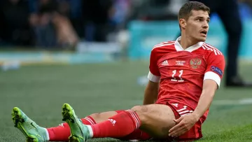 Хавбек сборной России закрыл комментарии в Инстаграме после голевой ошибки на Евро