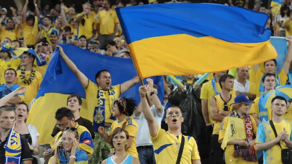 Матч 1/4 финала Евро Украина - Англия будут транслировать на железнодорожном вокзале Киева