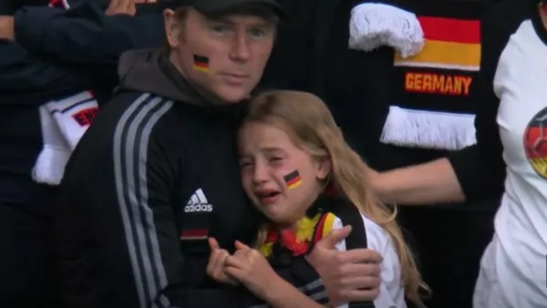 Британцы собрали деньги для немецкой девочки, которую затравили за слезы после матча Евро-2020