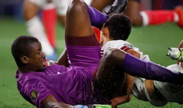 Вингер Наполи получил жуткую травму головы в матче Кубка КОНКАКАФ (Видео)