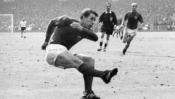 Автор хет-трика в финале ЧМ-1966 дал совет игрокам сборной Англии перед матчем с Италией