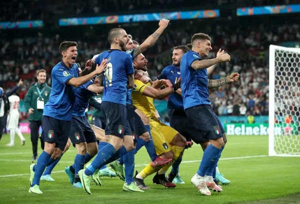 Игроков сборной Италии наградили высшим орденом страны за победу на Евро