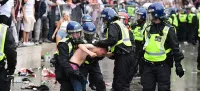Последствия финала Евро: 19 полицейских пострадали в столкновении с фанатами, арестованы 49 человек (Видео)