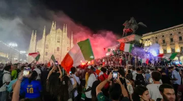 С флагами и криками: как Шотландия праздновала победу Италии на Евро-2020 (Видео)