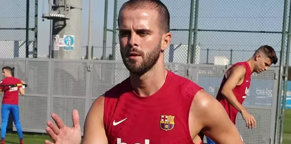 Намек или желание: полузащитник Барселоны лайкнул пост о его возвращении в Ювентус