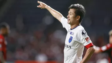 54-летний японец вышел на поле в 36-м футбольном сезоне в карьере