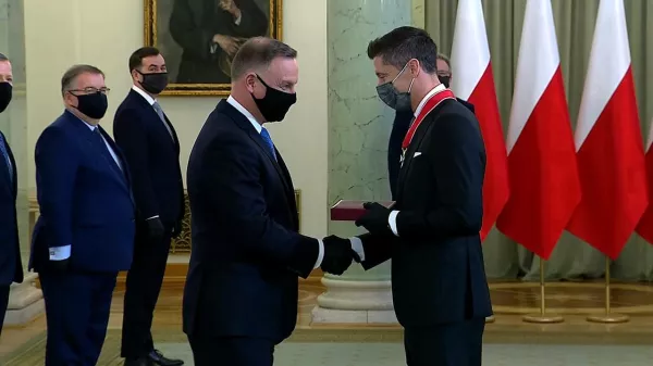Президент Польши вручил Левандовски орден за заслуги перед страной