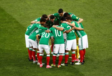 От штрафа до снятия трех очков: ФИФА хочет наказать сборную Мексики за гомофобные песни фанатов