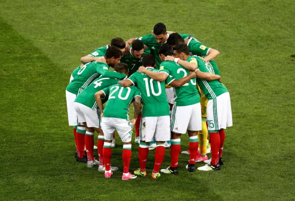 От штрафа до снятия трех очков: ФИФА хочет наказать сборную Мексики за гомофобные песни фанатов