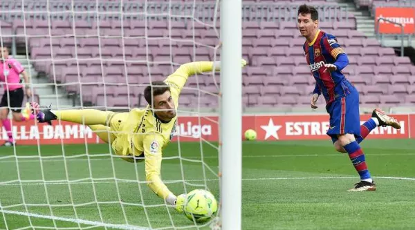 Барселона дома проиграла Сельте несмотря на гол Месси и выбыла из чемпионской гонки (Видео)