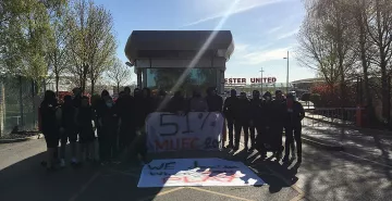 Фанаты Манчестер Юнайтед блокировали вход на тренировочную базу в знак протеста против Глейзеров