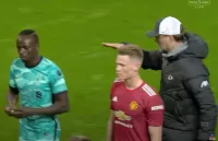 Мане демонстративно отказался жать руку Клоппу после матча с Ман Юнайтед (Видео)
