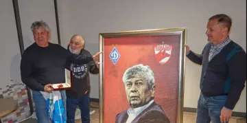 Луческу получил подарки с собственным изображением от бухарестского Динамо (Фото) 