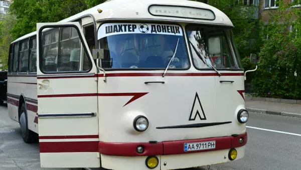 Шахтер прибыл на встречу с Ингульцом на ретро-автобусе 1973 года выпуска (Фото)