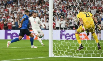 Шоу установил рекорд финалов чемпионата Европы, забив в ворота Италии (Видео)