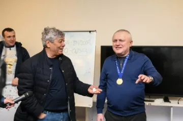 Президент Шахтера первым поздравил коллегу Суркиса с чемпионством Динамо