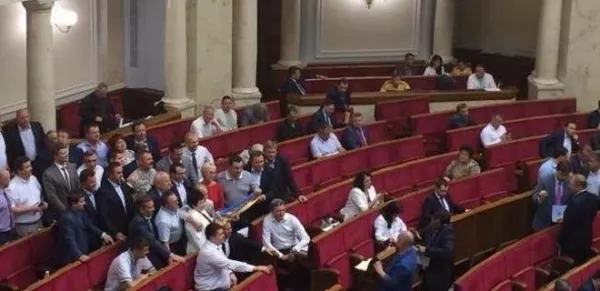 Несколько украинских депутатов отправились на матч Динамо в Испанию