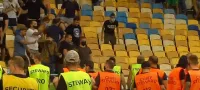 На матче Динамо — Верес произошло столкновение между стюардами и ультрас киевлян